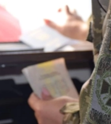 Три дружини та троє дітей: на пункті пропуску «Ужгород» у чоловіка виявили підроблені документи