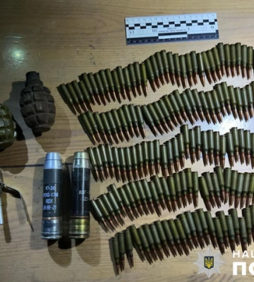 Херсонщина: Поліція розкрила злочинне угруповання за збут зброї та наркотиків