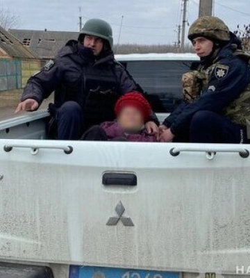 "Залишатися тут більше неможливо": поліція евакуює людей з прикордонної громади Сумщини через посилені ворожі обстріли. ВІДЕО+ФОТО