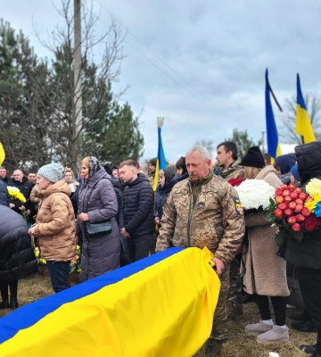 Без жодного розрізу: на Волині лікарі видалили пацієнту велику кісту нирки