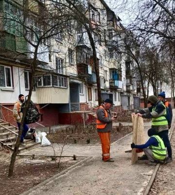 Комунальники усувають наслідки «прильоту» по Харкову 