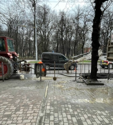 Мешканці двох вулиць Франківська зараз без води: коли буде відремонтовано порив?