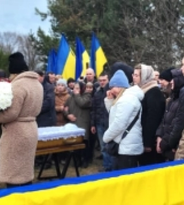 У Гішині в останню земну дорогу провели захисника Михайла Рудня