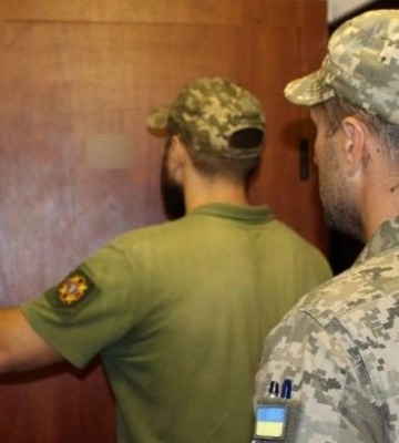 Львівський ТЦК про насильне &quot;пакування&quot; волонтера у Львові: Він провокував конфлікт, не уточнював військово-облікові дані і відмовився пройти ВЛК