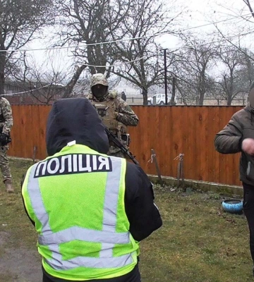 На Рівненщині повідомлено підозру чоловіку через незаконний промисел бурштину
