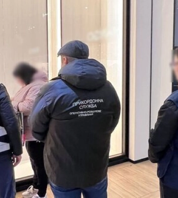 Правоохоронці викрили жінку з інвалідністю, яка за гроші пропонувала шлюб чоловікам призовного віку для їх виїзду за кордон. ВІДЕО+ФОТОрепортаж