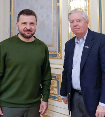 Ліндсі Грем під час візиту до Києва закликав депутатів ухвалити закон про мобілізацію – WP