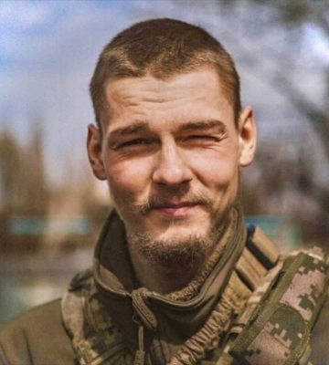 У боях за Бахмут загинув 21-річний хокеїст. Згадаймо Владислава Лихошву