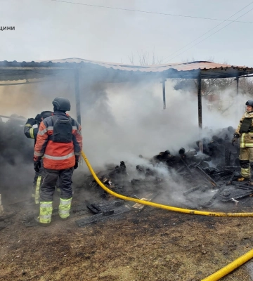 Армія РФ вночі влучила на територію підприємства у Харківській області