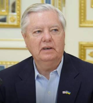 Американський сенатор, перебуваючи з візитом у Києві, закликав Україну ухвалити закон про мобілізацію