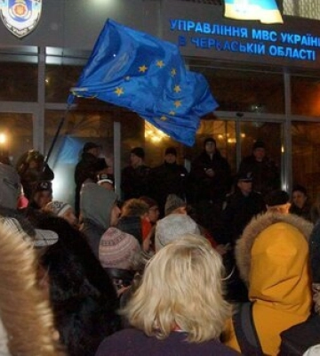 Справи Майдану: Перед судом постануть четверо екскерівників підрозділів міліції за силовий розгін акцій протесту в Черкасах