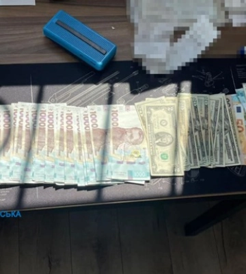 Чиновница Госпродпотребслужбы систематически требовала взятки с подчиненных