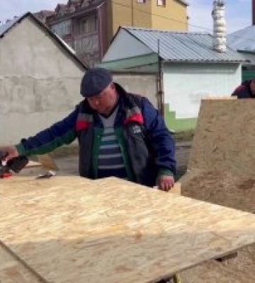 Ліквідація наслідків обстрілу в Миколаєві: поступово відновлюють рух трамваїв