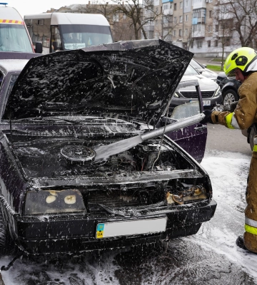 19 березня у Миколаєві горів автомобіль ВАЗ