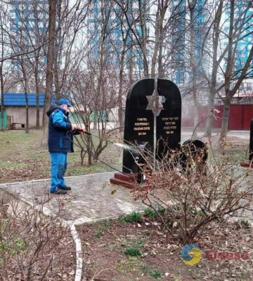 В Одесі миють пам’ятники та готують фонтани до розконсервації