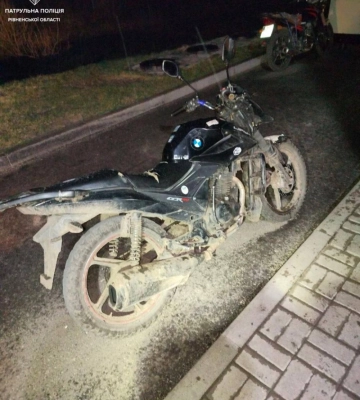 Неповнолітній, нетверезий ще й на мотоциклі зі знищеними номерами: сарненські патрульні  склали на 17-річного хлопця 4&amp;hellip;