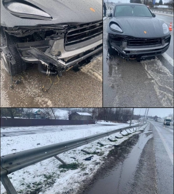 На Рівненщині через вибоїну на дорозі Porsche влетів у відбійник