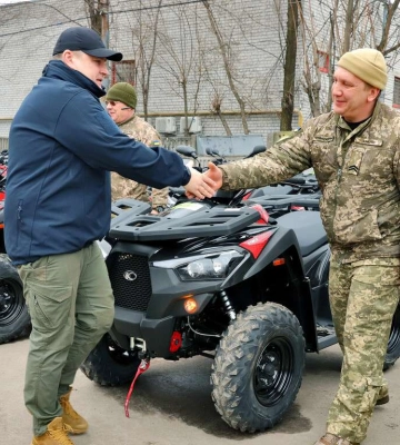 Для евакуації поранених та бойових завдань: Дніпро надав Силам оборони перші 50 нових квадроциклів