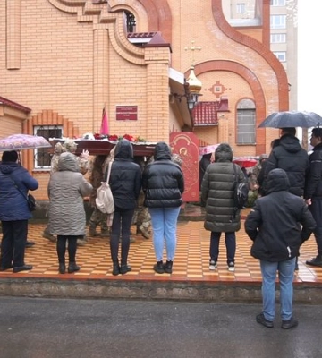 У Сумах поховали 23-річного військовослужбовця Андрія Захарова