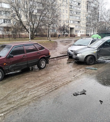 У Сумах в потрійному ДТП постраждала 55-річна водійка
