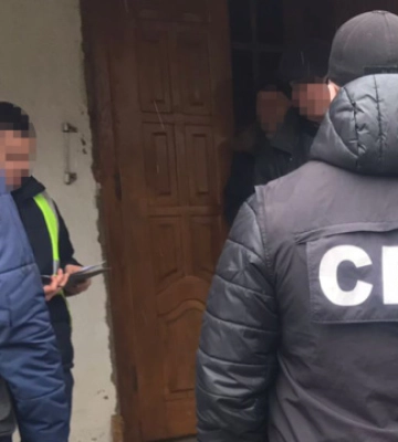 На Прикарпатті затримали трьох місцевих торговців зброєю