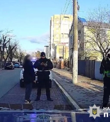В Ирпене мужчина с ножом угрожал своему родственнику, вмешалась полиция