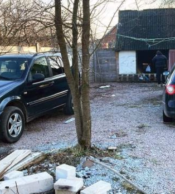 На Житомирщині знайшли підпільний автосалон гуманітарних машин