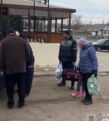 Армія РФ знищила міст у Сумській області: поліція показала відео евакуації з прикордонного села