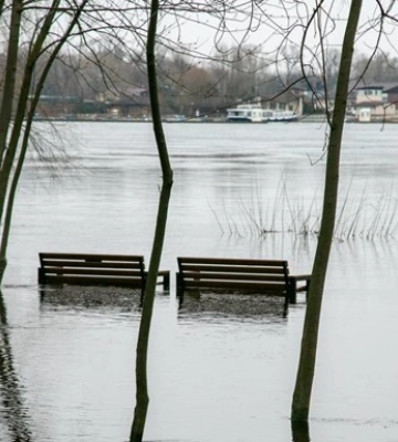 В Киеве резко поднялся уровень воды в Днепре