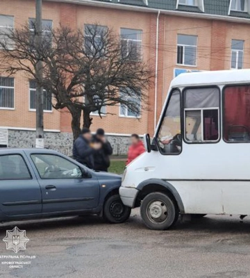 У Кропивницькому водiй вантажiвки врiзався в тролейбус