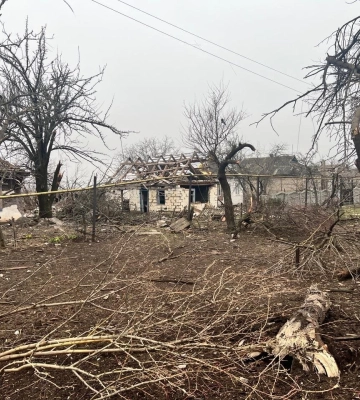 Протягом доби на Сумщині внаслідок обстрілів загинула людина, пошкоджено приватні будинки, лікарню, дитсадок, зруйновано ліцей (ФОТО)