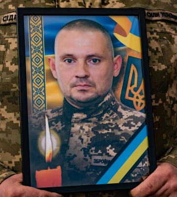 В Ужгороді попрощалися із загиблим воїном – головним сержантом Сергієм Шпонтаком