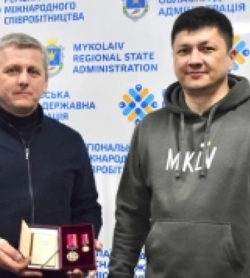 Мешканці Снігурівської громади отримали високі державні нагороди: ордени та почесне звання