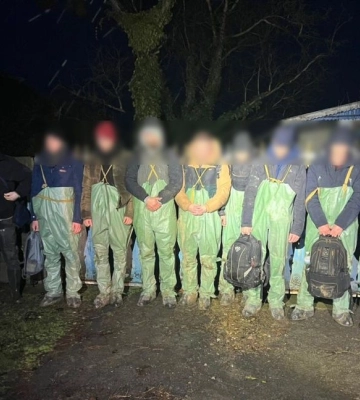В комбинезонах пытались преодолеть лиман: в Одесской области пограничники поймали группу мужчин, которые хотели бежать из&amp;hellip;