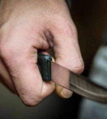 Госпіталізували з ножовим пораненням: на Волині чоловік намагався скоїти самогубство