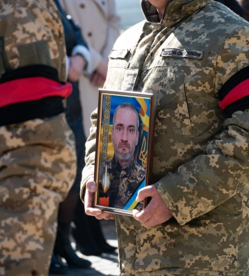 В Ужгороді попрощалися із загиблим воїном – головним сержантом Сергієм Шпонтаком