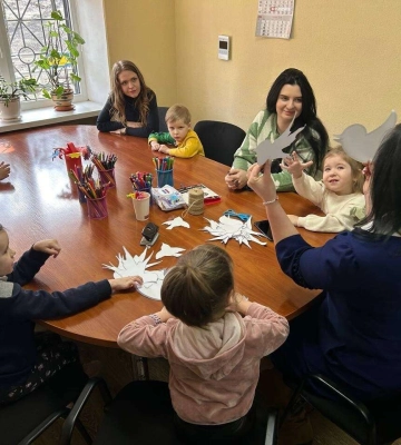 У Дніпрі родини, які опинились в складних життєвих обставинах, можуть отримати послуги в міському центрі соціальних служб: куди звертатися