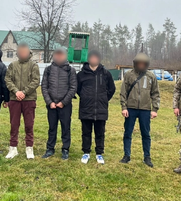 Хотіли пішки йти до Румунії. Прикордонники затримали двох франківців