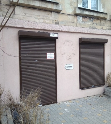 В Одесі демонтують вивіски, розміщені з порушеннями