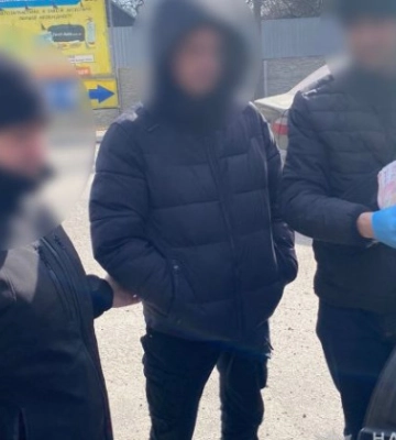 До 100 000 грн взяток в месяц за выдачу удостоверений трактористов: в Харьковской области разоблачили чиновника