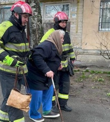 Обломки ракет упали в нескольких районах Киева: фото и видео последствий масштабного удара