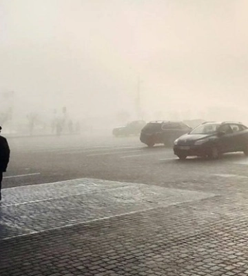 Во Львове на мосту столкнулись 27 машин