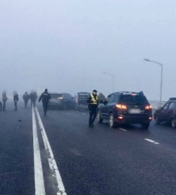 Зіткнулося 25 авто: у Львові сталась масштабна ДТП