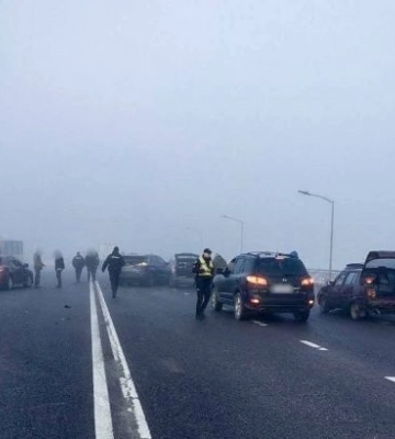 У Львові на мосту сталася ДТП, зіштовхнулося 27 машин – мер