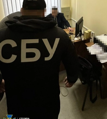 СБУ викрила на хабарництві одного з начальників міськради та адвоката у Золотоноші