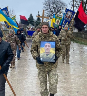 Плаче душа: на Тернопільщині поховали 41-річного захисника Михайл Хомина
