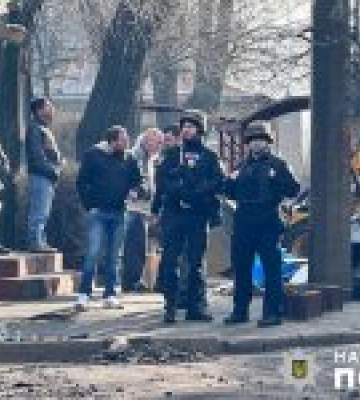 Поліцейські документують наслідки ворожого ранкового обстрілу Києва
