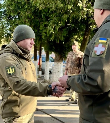 За важке поранення військовослужбовцю з Волині вручили відзнаку
