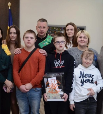 У Рівному організували флешмоб на підтримку людей із синдромом Дауна (ВІДЕО)