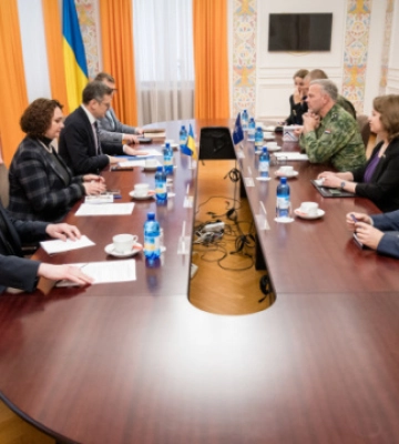 Кулеба зустрівся з головою Військового комітету НАТО - говорили про підтримку України